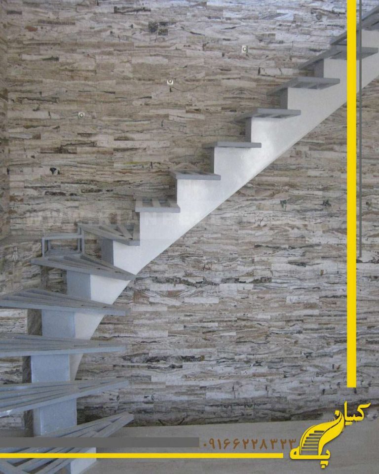 پله گرد با سازه میانی